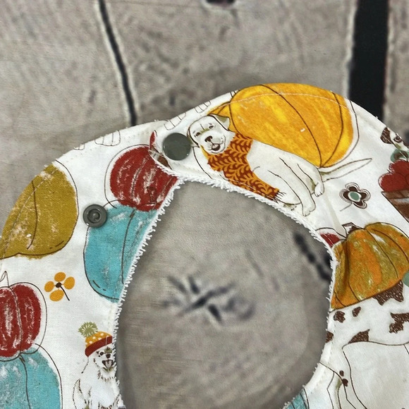 Designer hand crafted bib - Picture 4 of 5